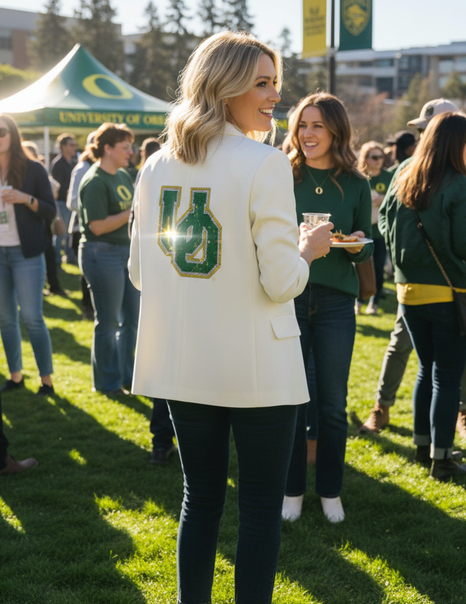 University Of Oregon Large Interlocking UO White Ruched Sleeve Blazer