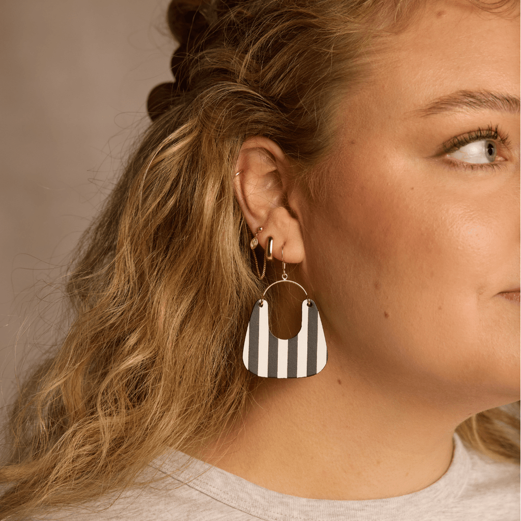 Black & White Stripe Noras